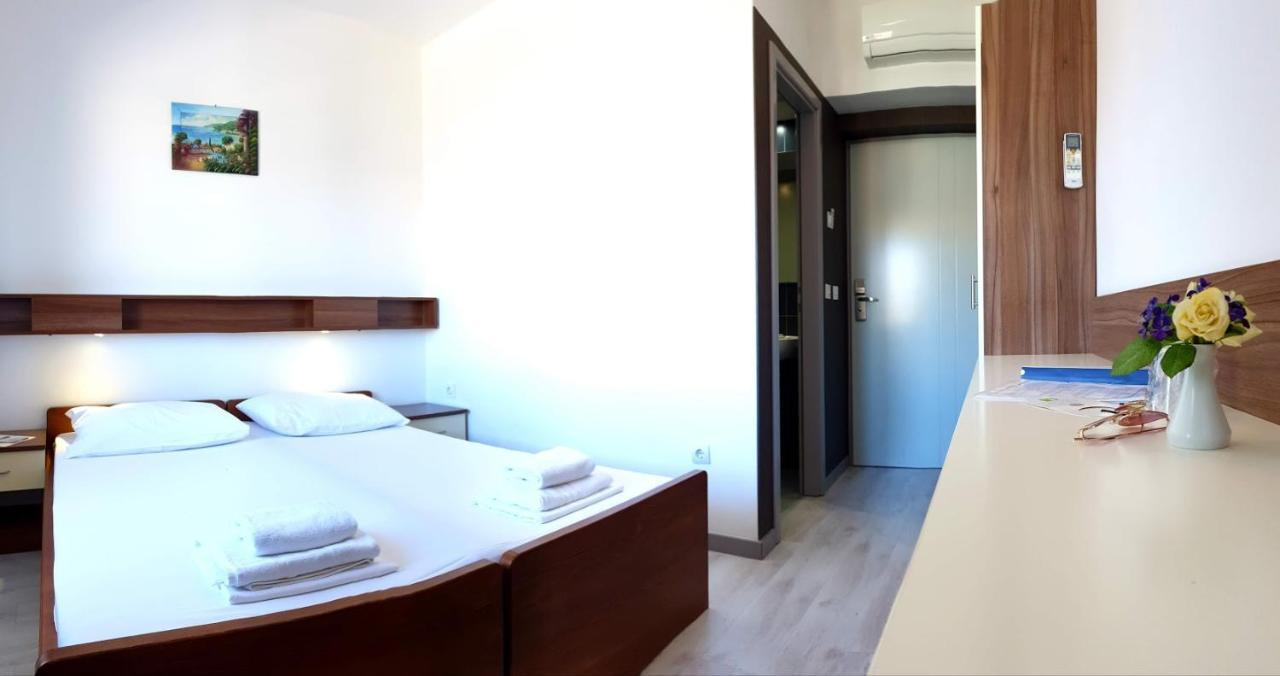 Hotel Oceanus Deny Pag Town Exterior foto